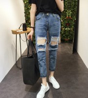 Quần Jean Boyfriend logo rách lỗ